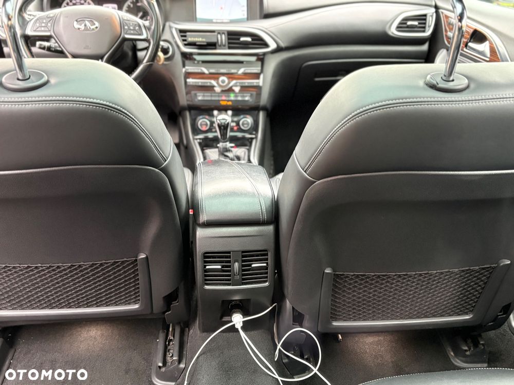 Infiniti Q30 1.5d Premium City Black - 10