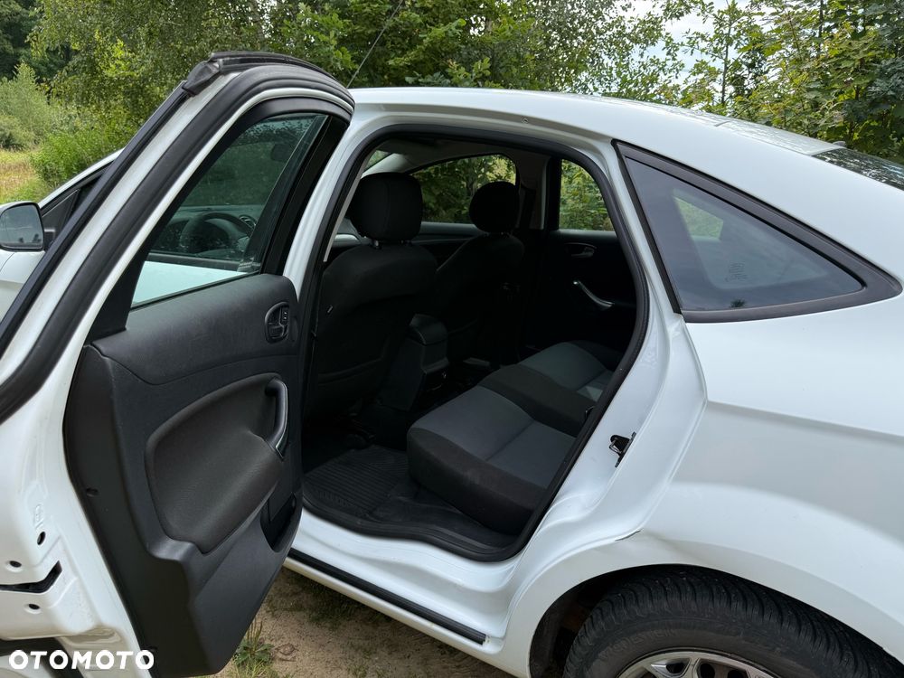 Ford Mondeo 1.8 TDCi Silver X - 24
