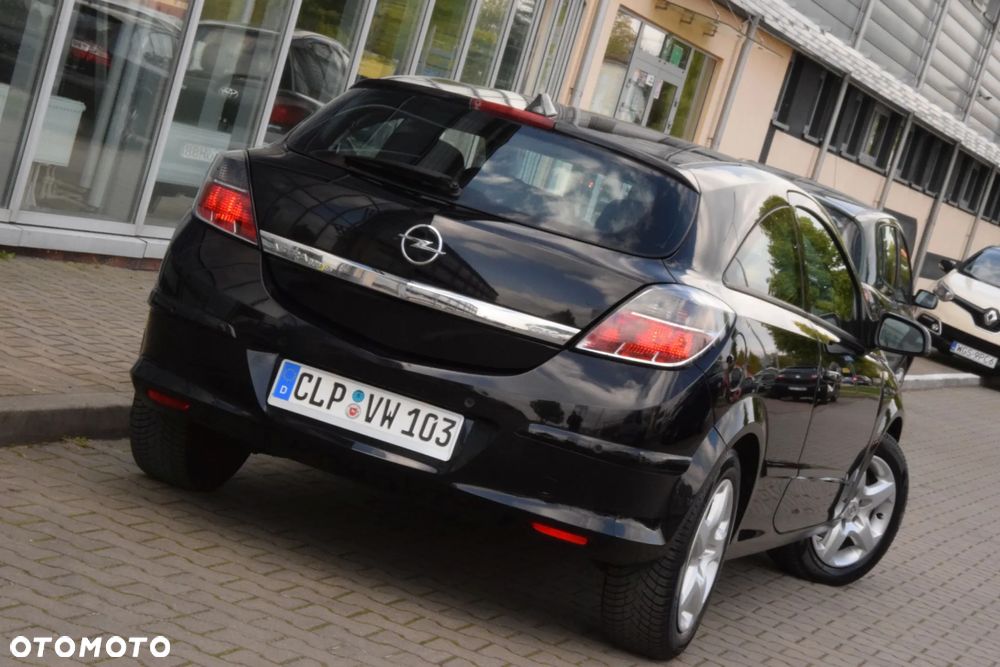 Opel Astra GTC 1.6 Black&White - 18