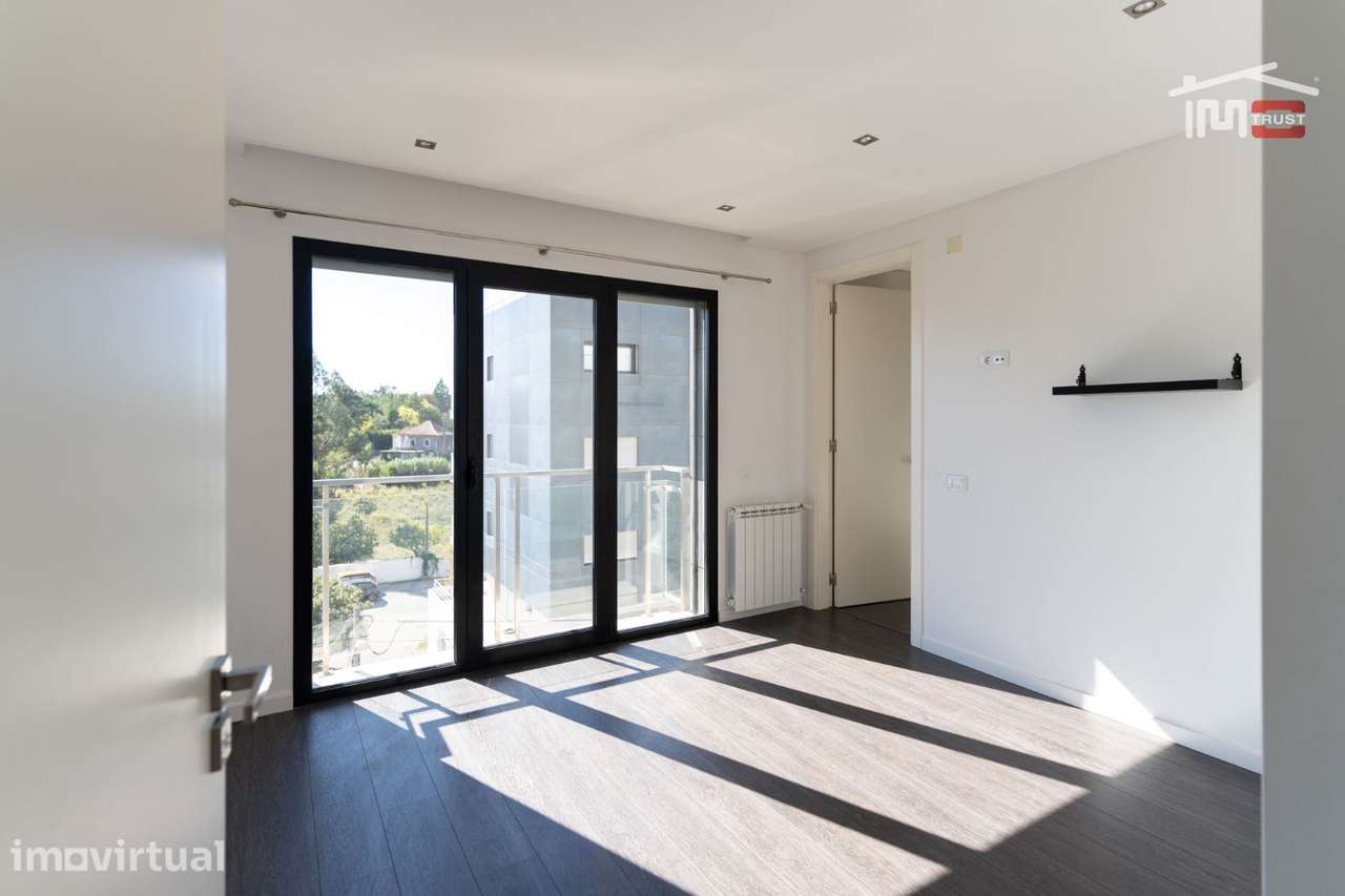 APARTAMENTO T2 COM COZINHA EQUIPADA  COMO NOVO COM ELEVADOR E GARAG... - Grande imagem: 5/16