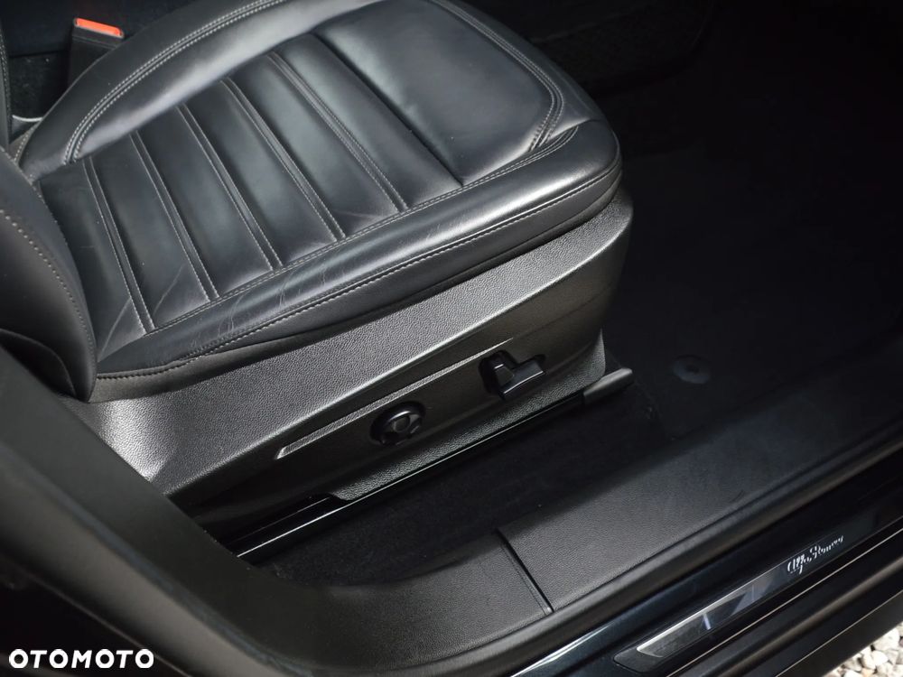Alfa Romeo Stelvio 2.0 Turbo 16V AT8-Q4 Lusso Ti - 35