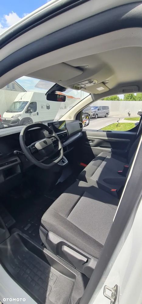 Peugeot Traveller - 16