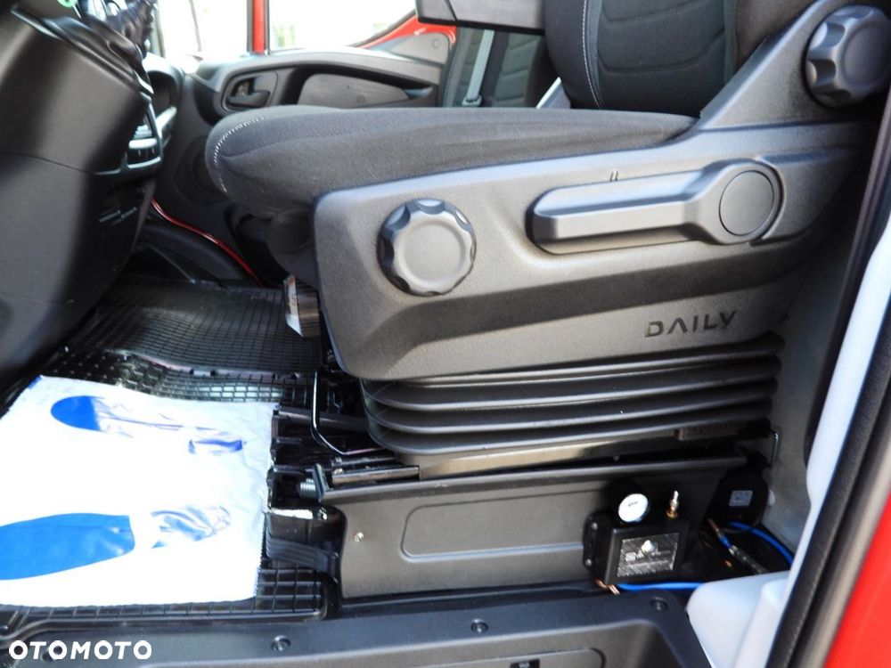 Iveco DAILY 50C18 PLANDEKA 11 PALET TEMPOMAT NAWIGACJA LEDY PNEUMATYKA BLIŹNIACZE KOŁA KLIMATYZACJA  180KM - 31