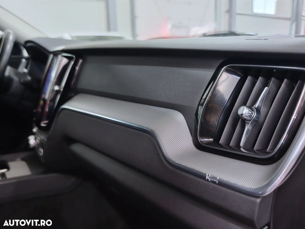 Volvo XC 60 B4 MHEV R-Design - 18