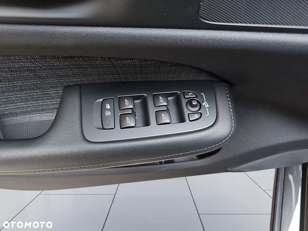 Volvo V60 T6 AWD Plug-In Hybrid Core - 13