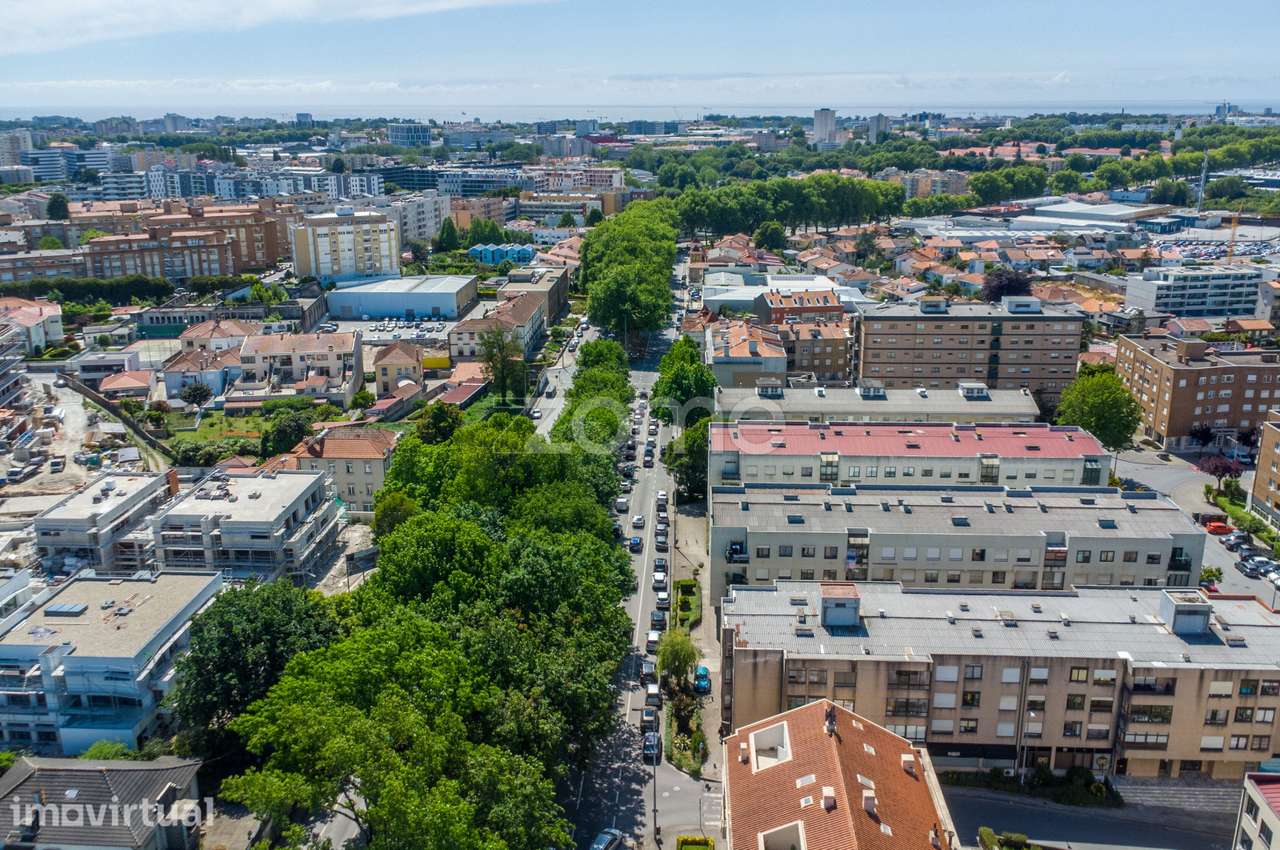 Apartamento T1+1 com varanda e 2 lugares de garagem - S.M. Infesta - Grande imagem: 2/32