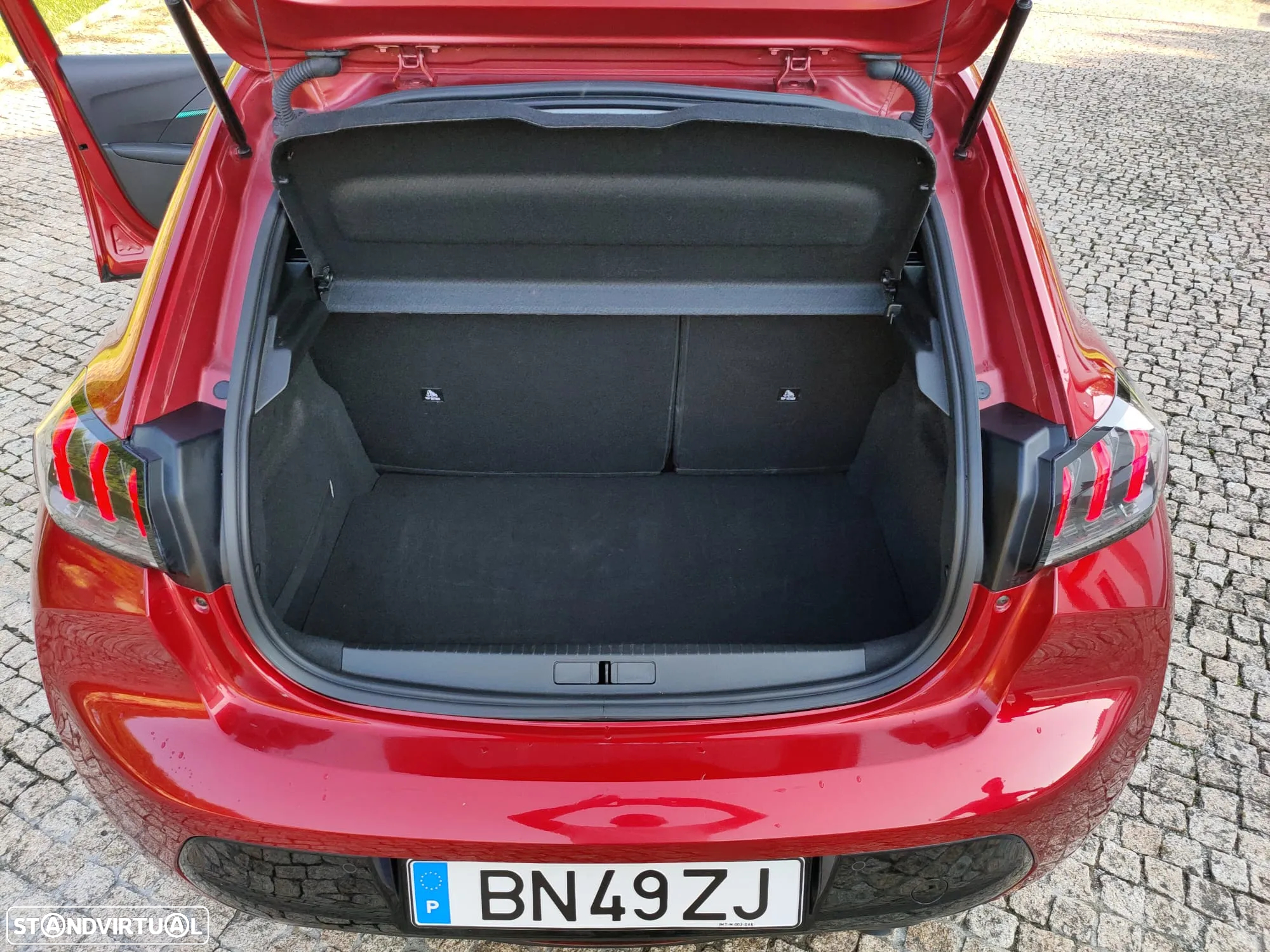 Peugeot 208 1.2 PureTech Allure - 27