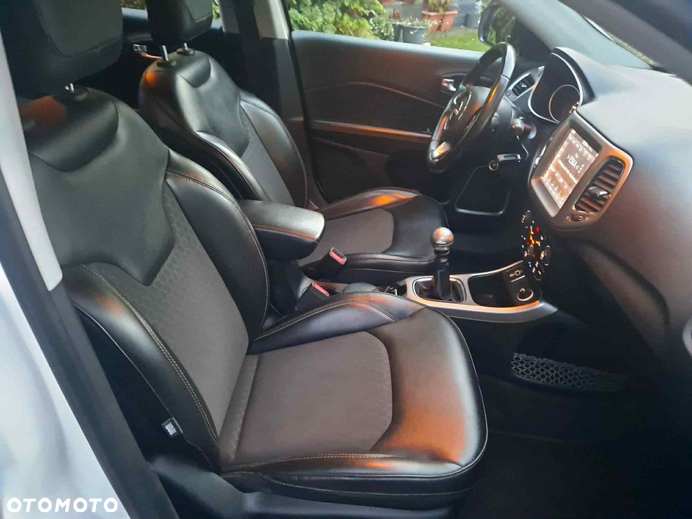 Jeep Compass - 12