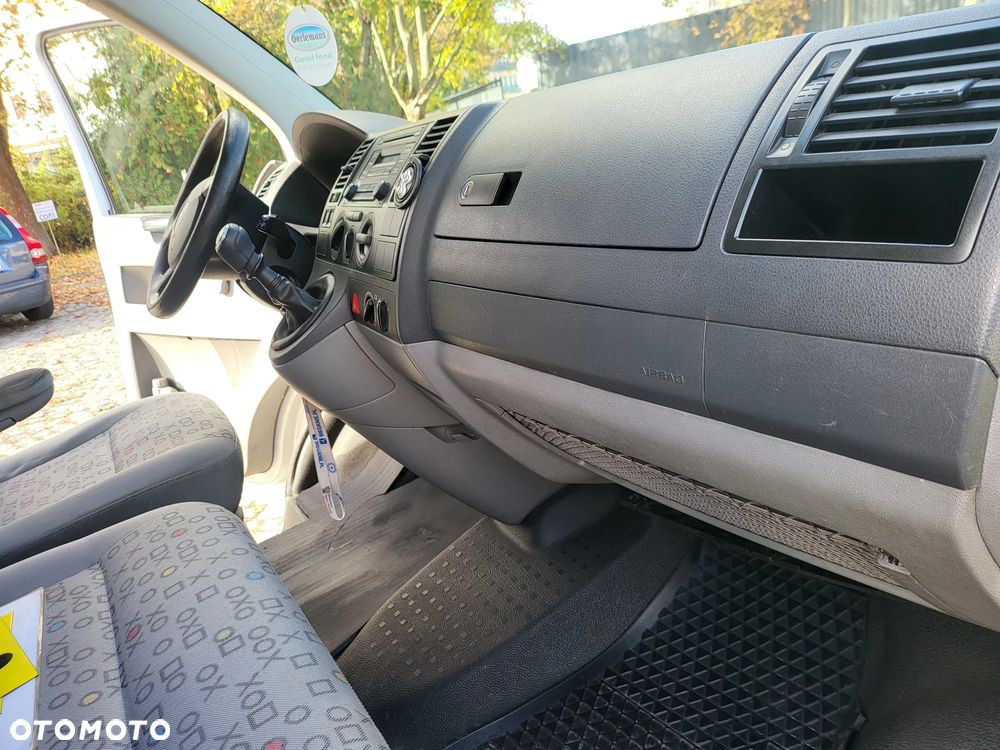 Volkswagen Caravelle - 22