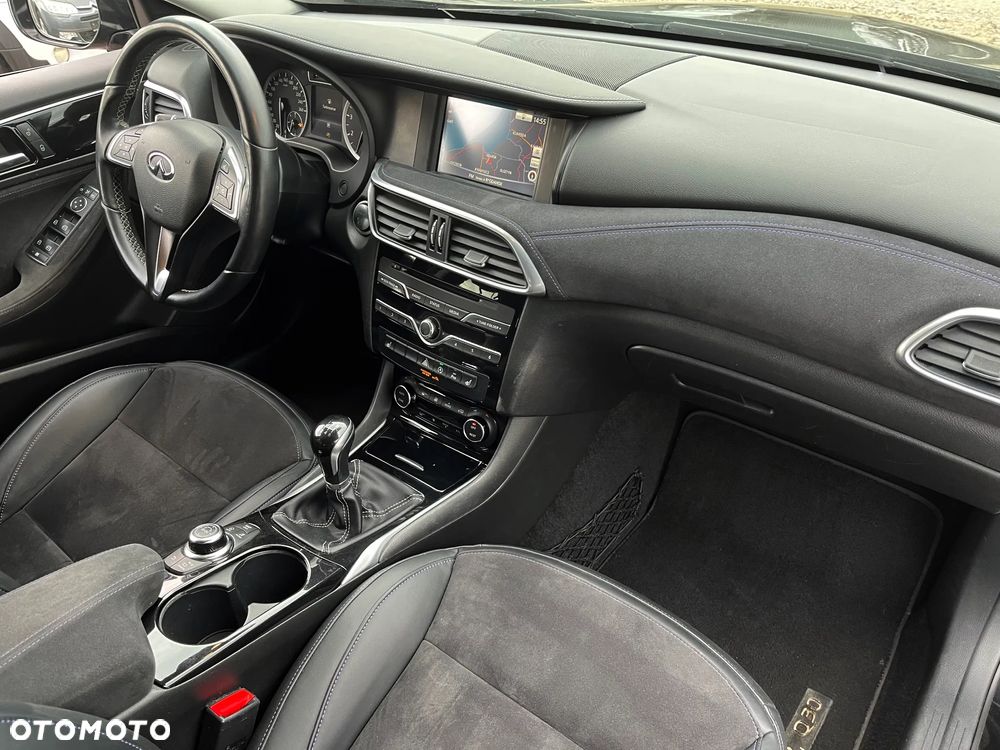 Infiniti Q30 - 36