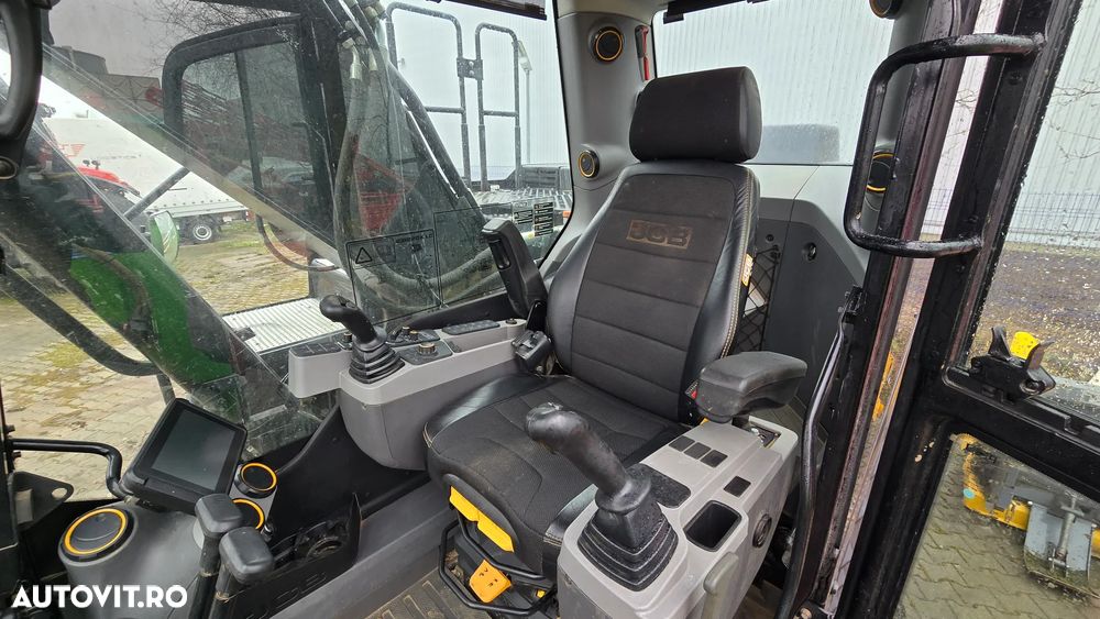 JCB 220 X LC Black - 6
