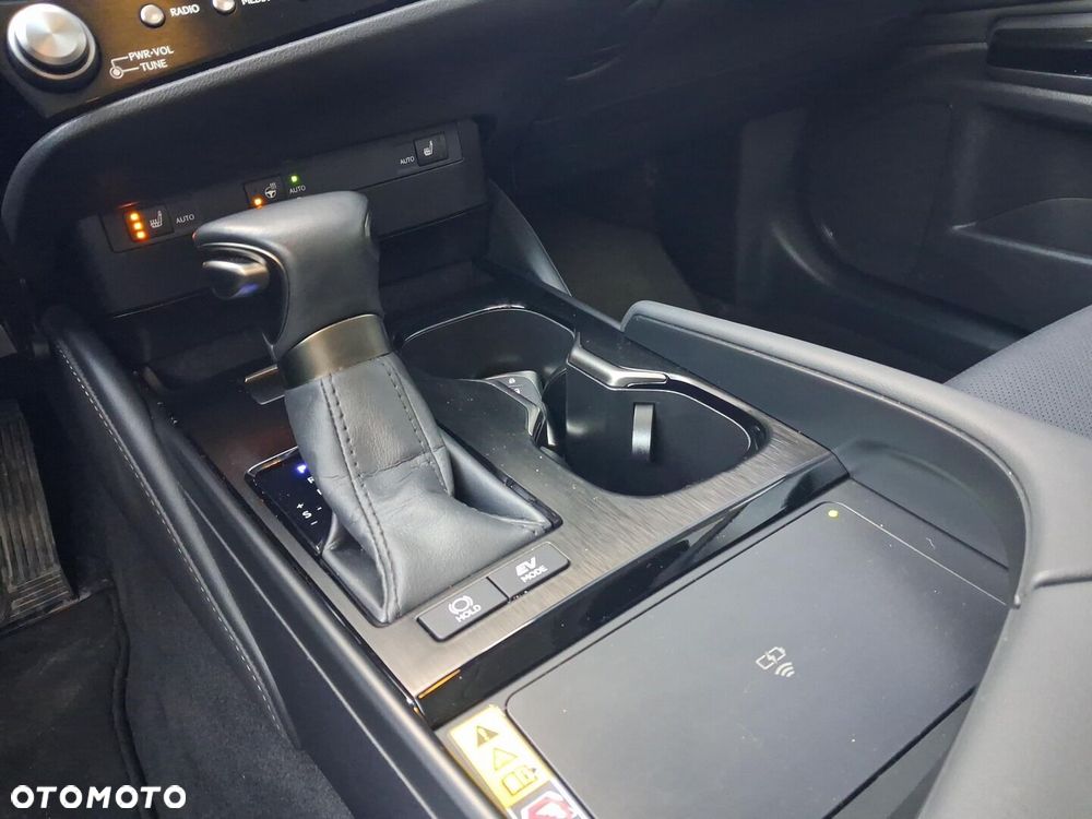 Lexus ES 300h Business Edition - 18