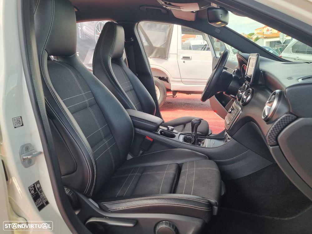 Mercedes-Benz A 180 d AMG Line - 21
