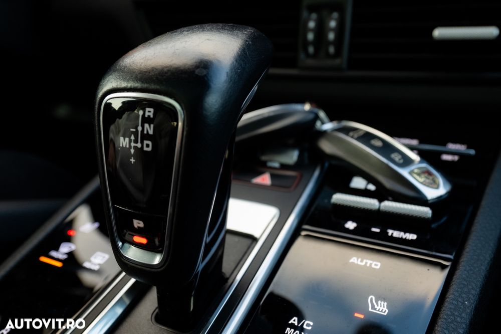 Porsche Cayenne - 27
