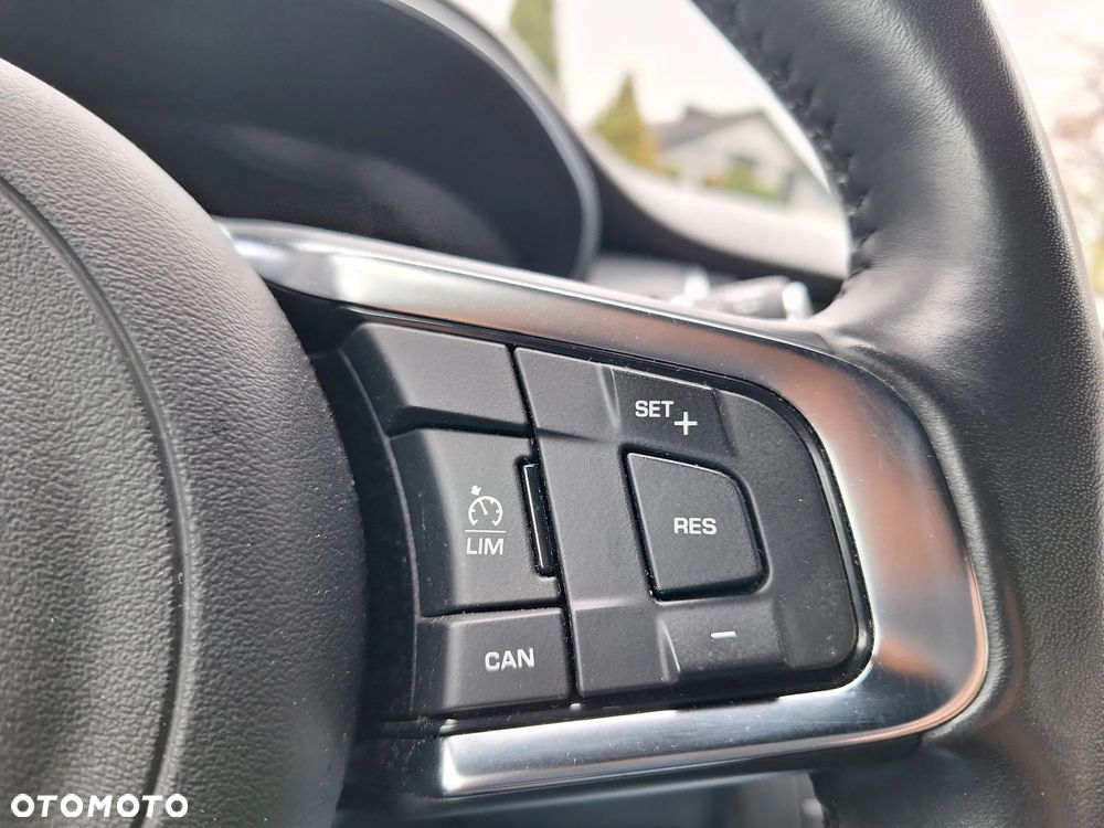 Jaguar E-Pace 2.0 i4D AWD R-Dynamic - 29