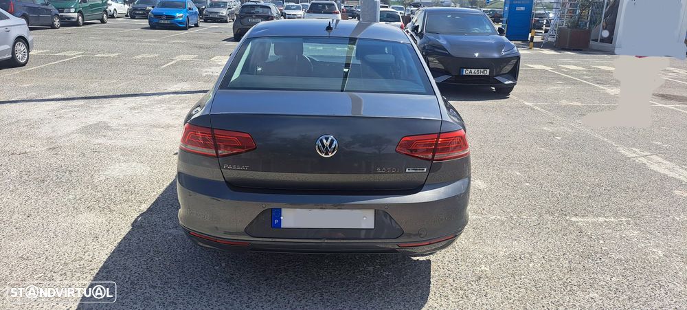VW Passat 2.0 TDI Confortline - 14