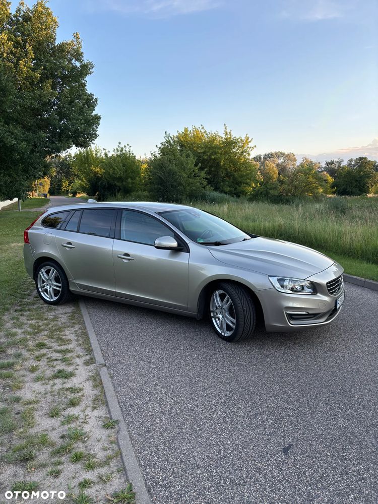 Volvo V60 D2 Momentum - 9