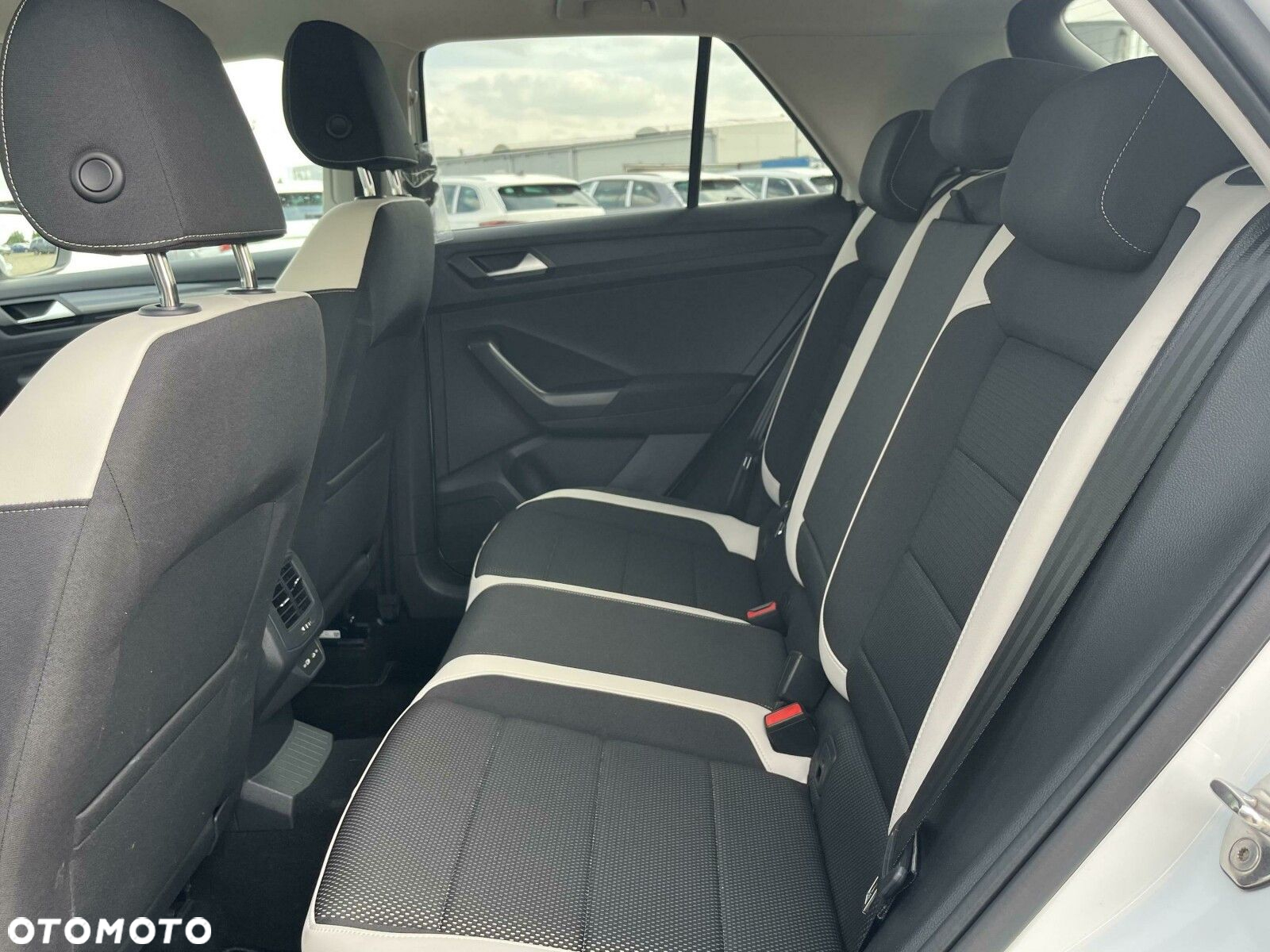 Volkswagen T-Roc - 15