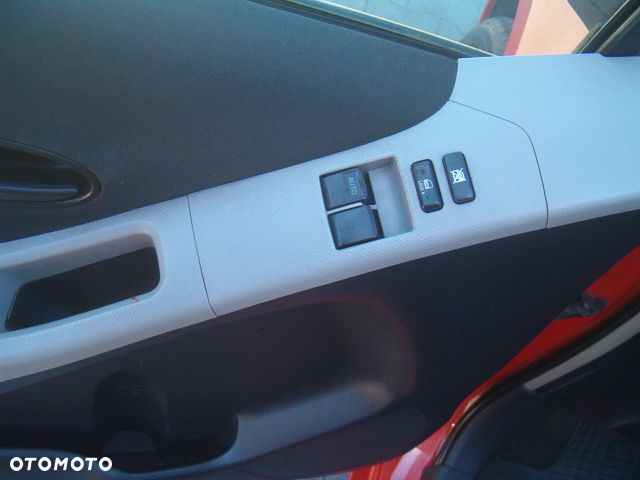 Daihatsu Sirion - 13