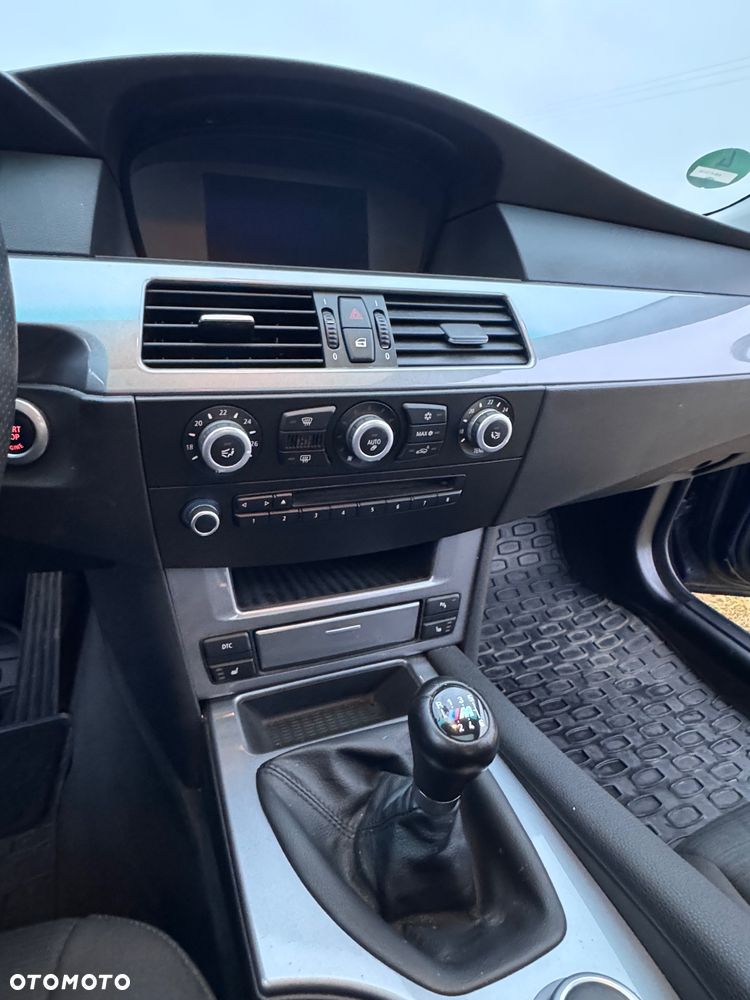 BMW Seria 5 525i - 11
