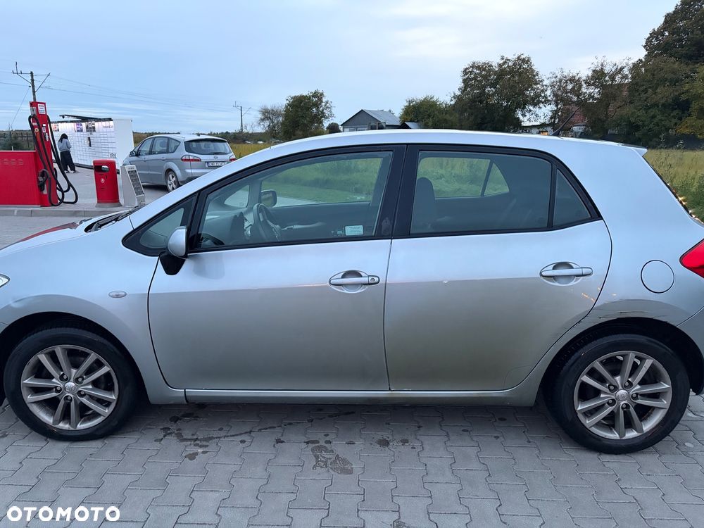 Toyota Auris 2008 photo 2