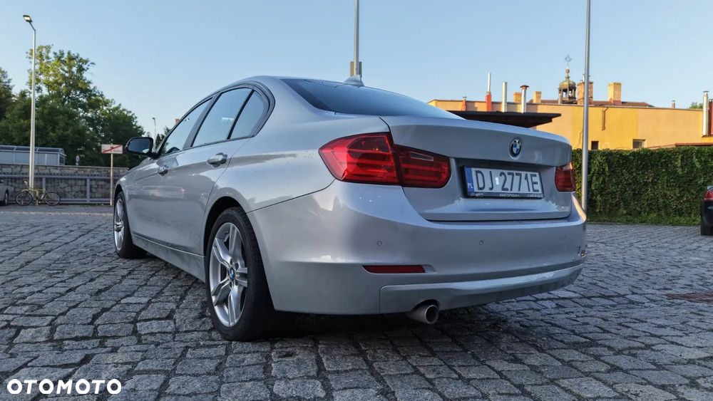 BMW Seria 3 ver-318d - 25