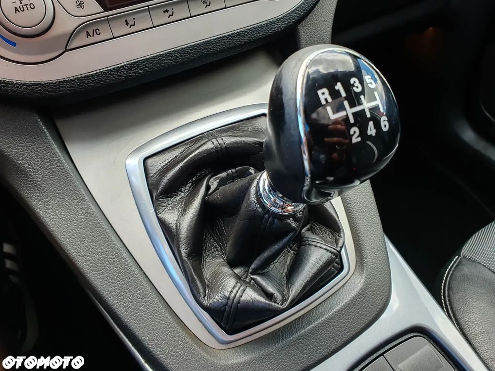 Ford Kuga - 36