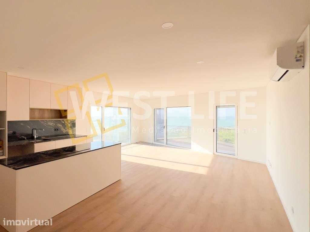 Apartamento T2 com terraço a 200 metros da praia de Santa Cruz com ... - Grande imagem: 2/29