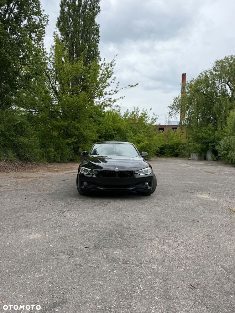 BMW Seria 3 320d Sport Line - 2