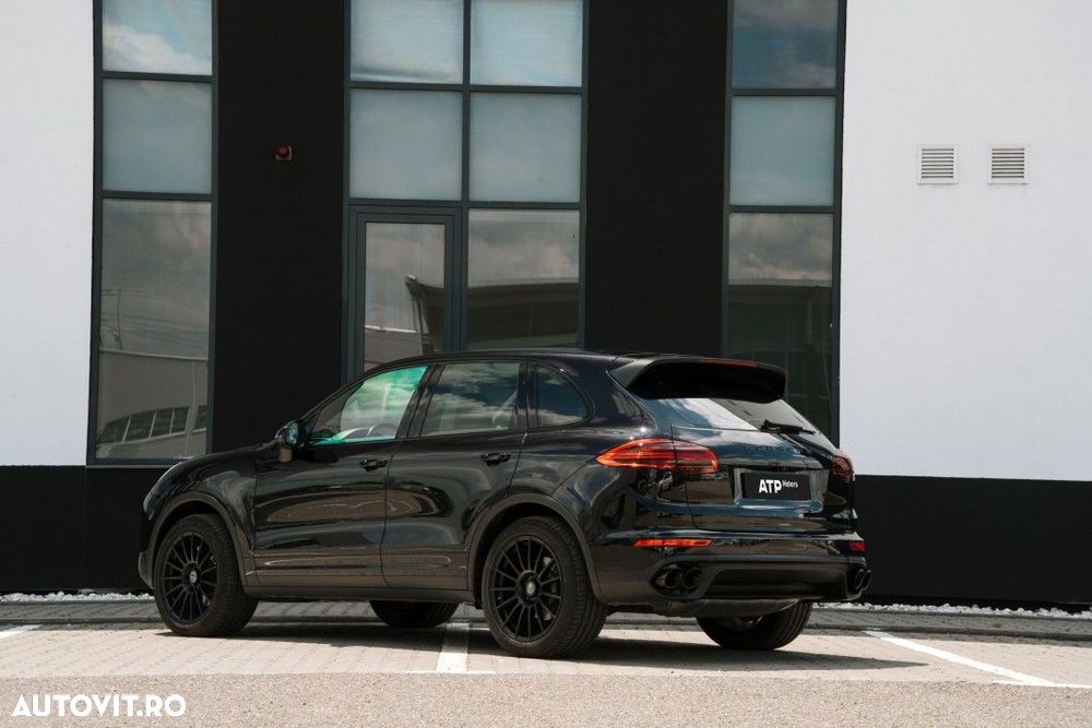 Porsche Cayenne - 4