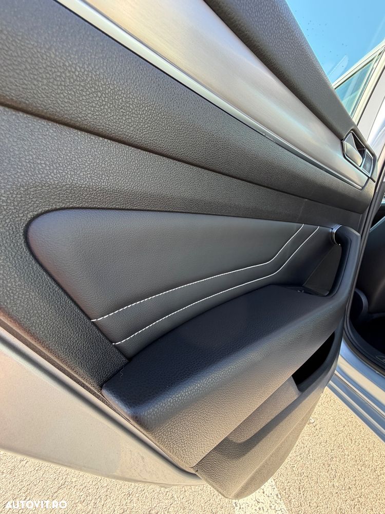 Volkswagen Passat 2.0 TDI SCR DSG Elegance - 16