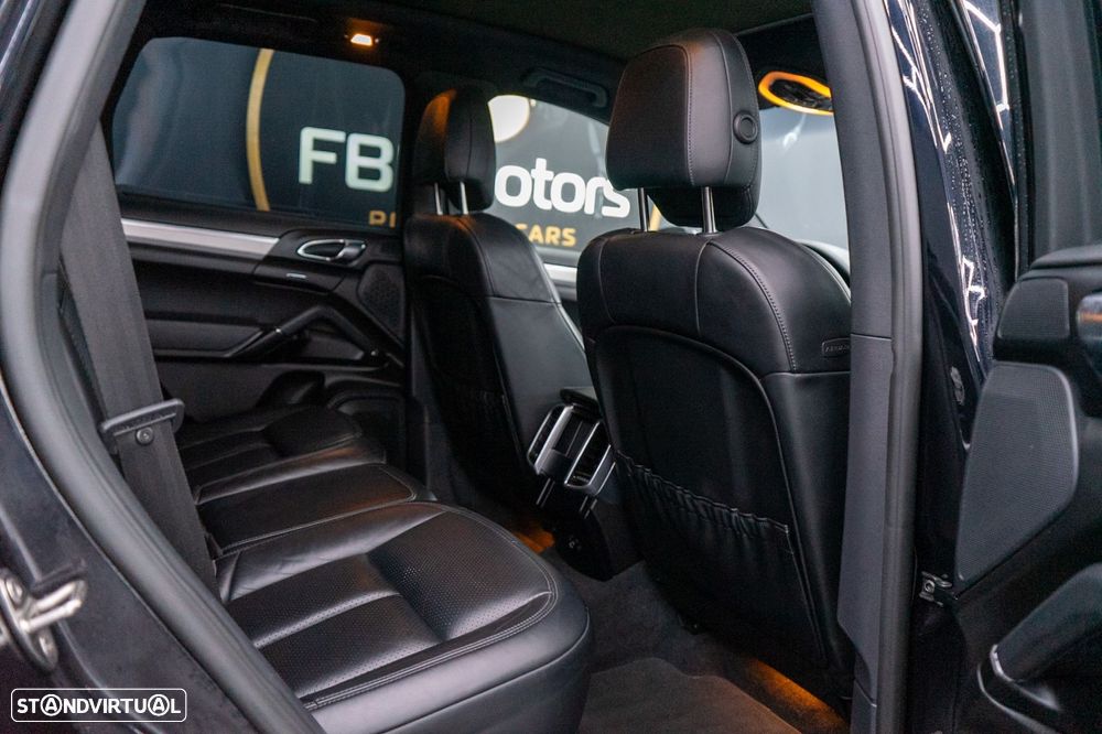 Porsche Cayenne - 24