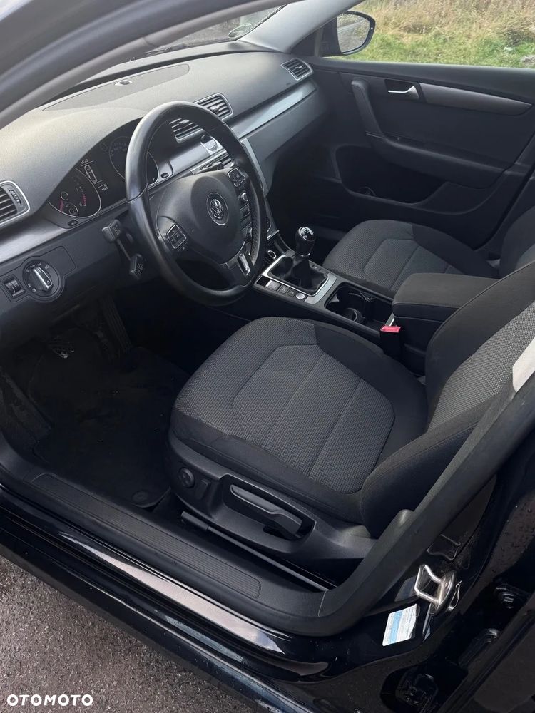 Volkswagen Passat 2.0 TDI Comfortline - 11