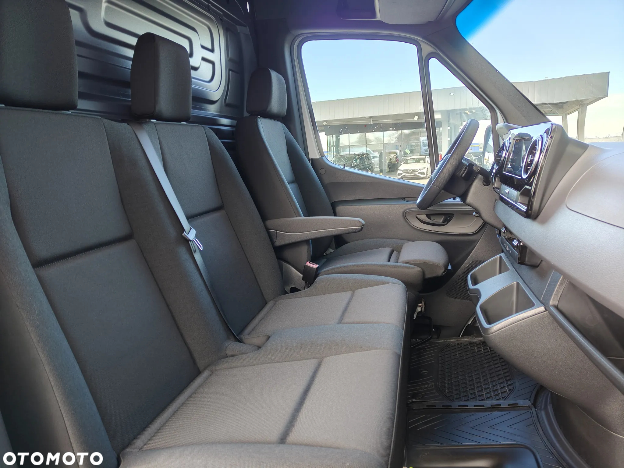 Mercedes-Benz Sprinter - 13