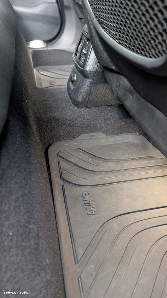 BMW 225xe Active Tourer - 12