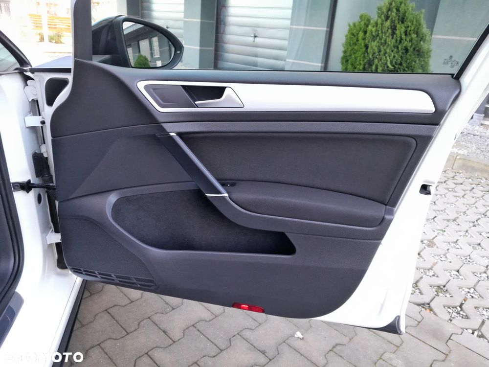 Volkswagen Golf 2.0 TDI BlueMotion Technology Cup - 33