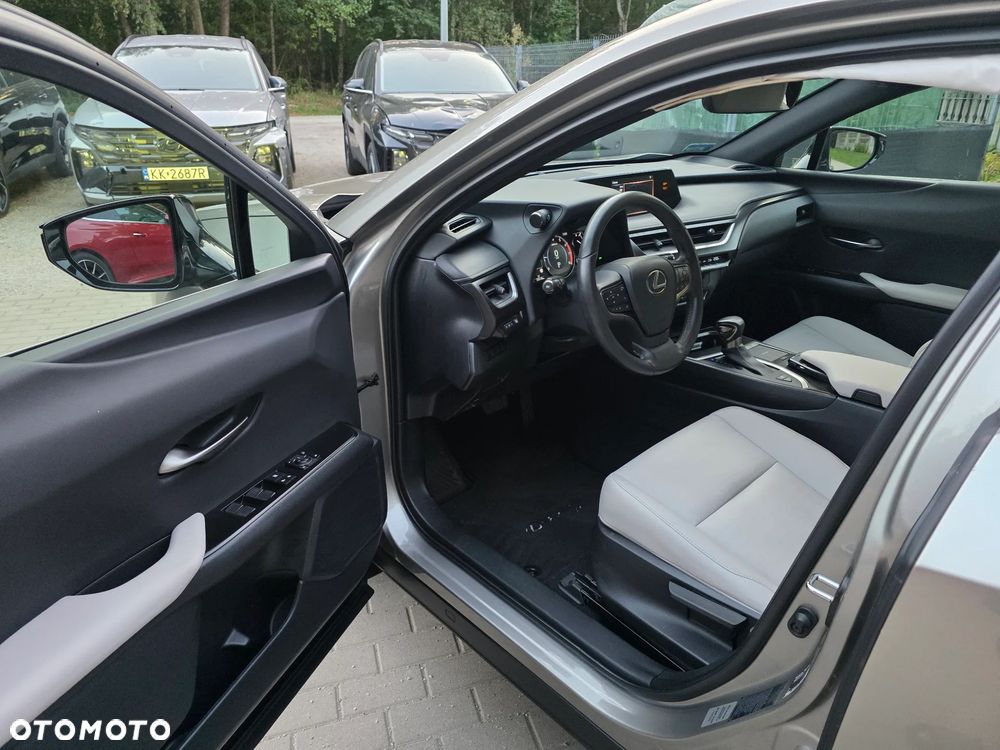 Lexus UX 250h GPF F Impression 2WD - 8