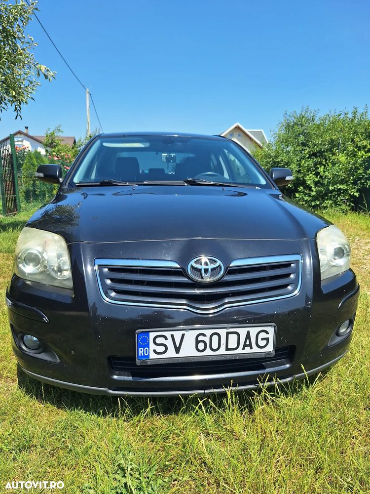 Toyota Avensis 1.6 Sedan Terra - 1