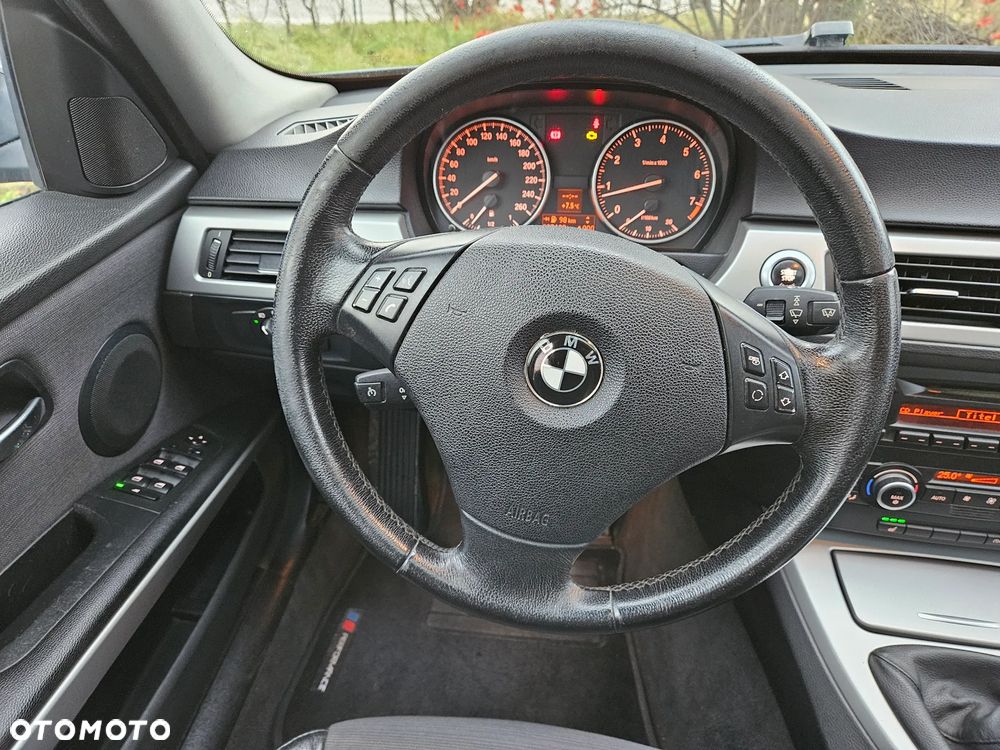 BMW Seria 3 320i - 21