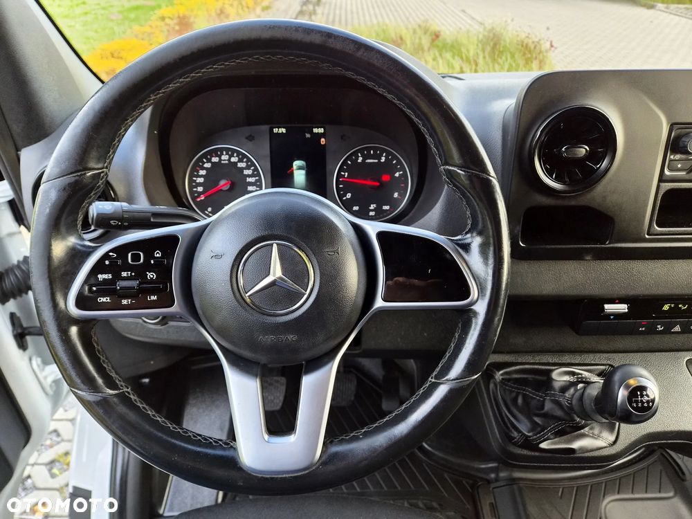 Mercedes-Benz Sprinter - 29