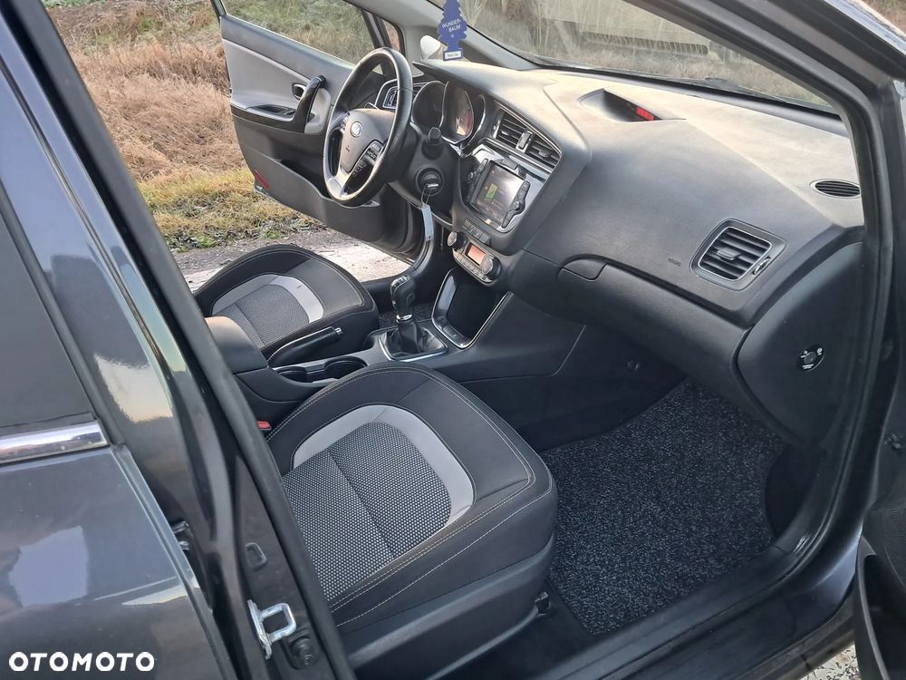 Kia Ceed 1.6 CRDi 136 ISG Platinum Edition - 7