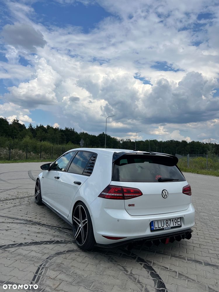 Volkswagen Golf - 8