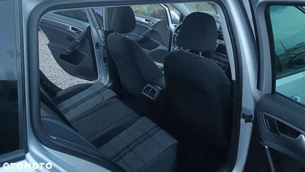 Volkswagen Golf - 10