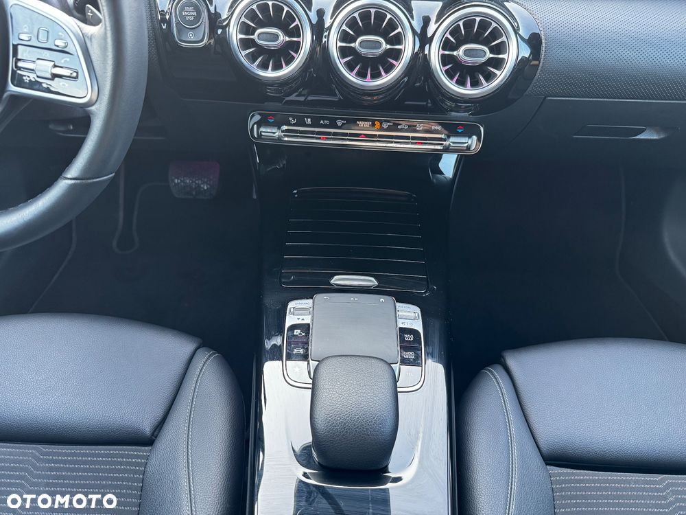 Mercedes-Benz CLA 220 7G-DCT Progressive - 20