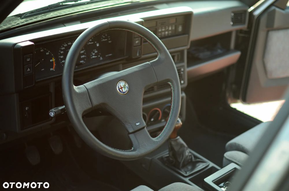 Alfa Romeo 75 2.0 Twin Spark Ltd - 9