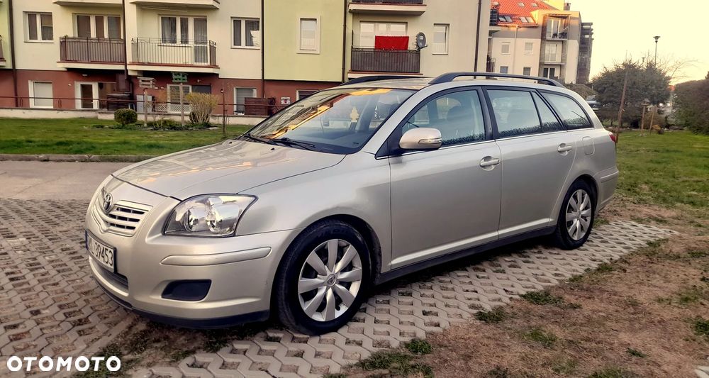 Toyota Avensis - 2
