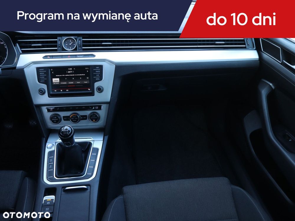 Volkswagen Passat - 10