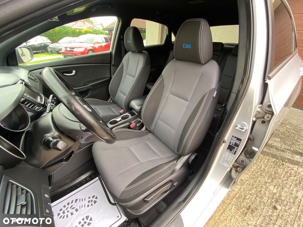 Hyundai i30 blue 1.6 CRDi DCT Passion - 22