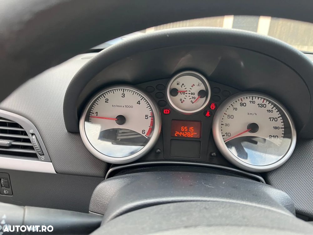 Peugeot 207 1.4HDI Urban - 9