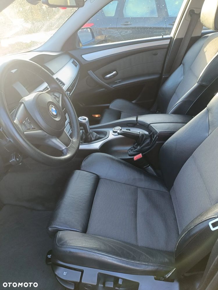 BMW Seria 5 525i xDrive - 10